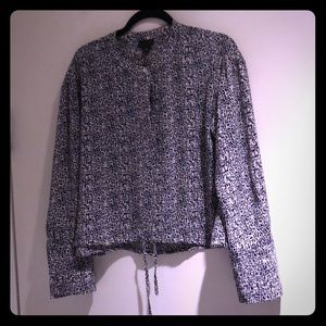 Color of blouse is blue and pink